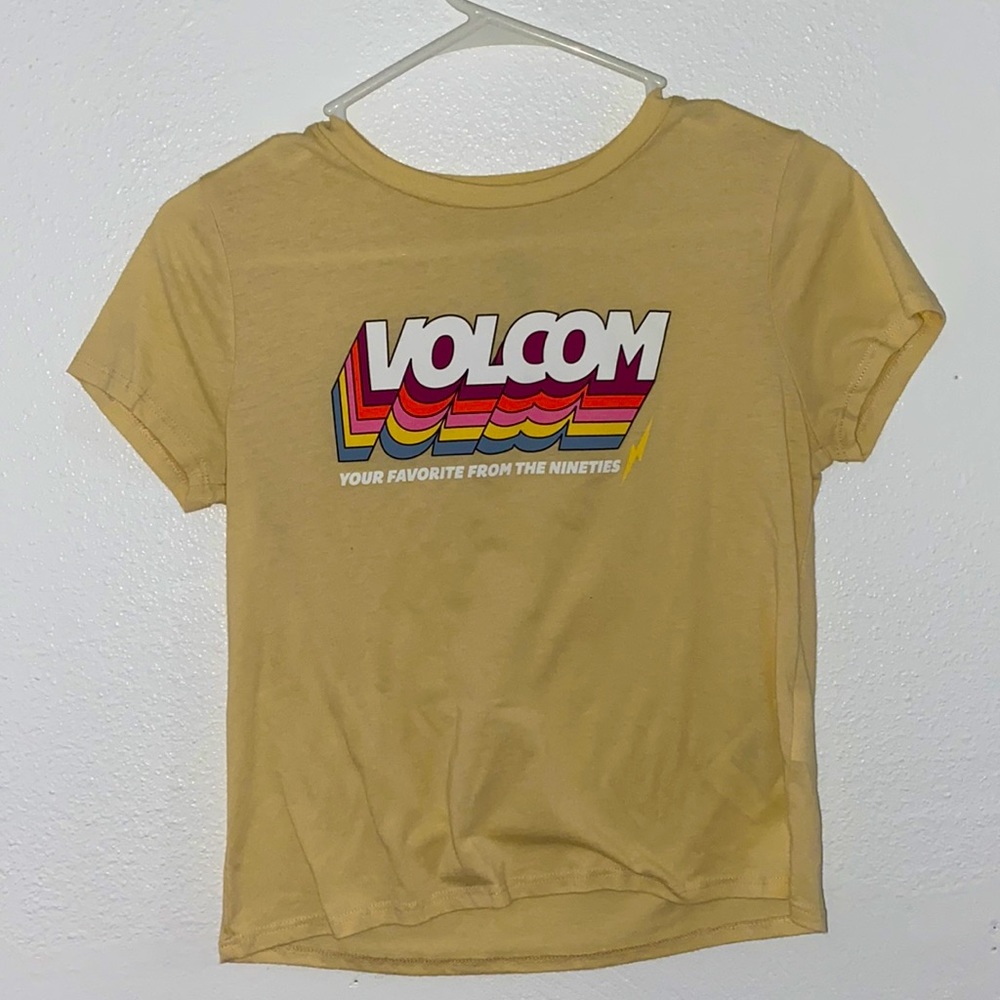 tillys volcom cropped shirt